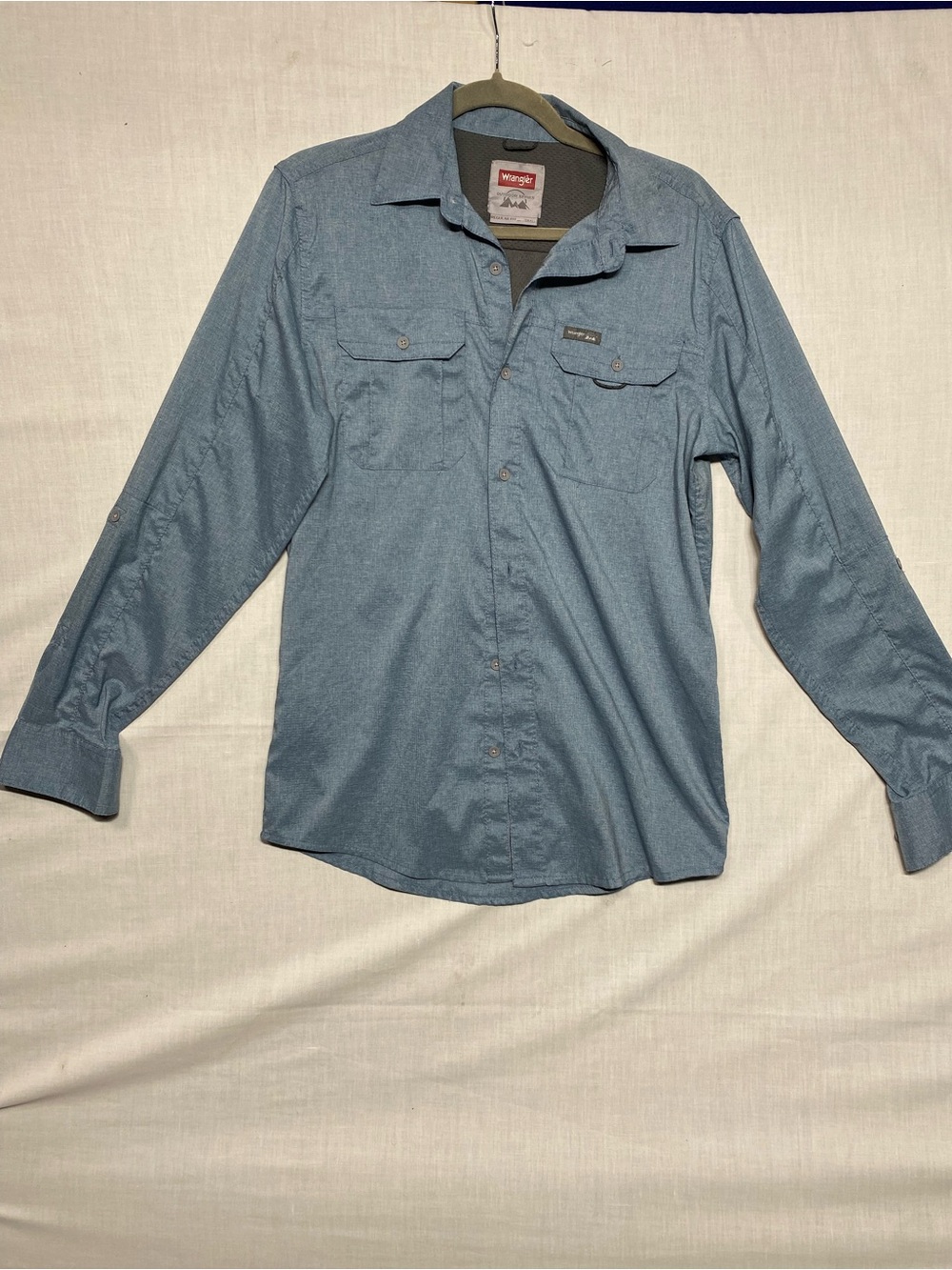 Wrangler Men's Light Blue Long-Sleeve Button-Down Work Shirt. Size S